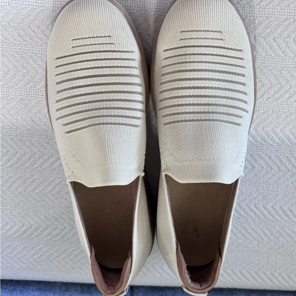 💚Alegria Cream Textured Slip-On Flats